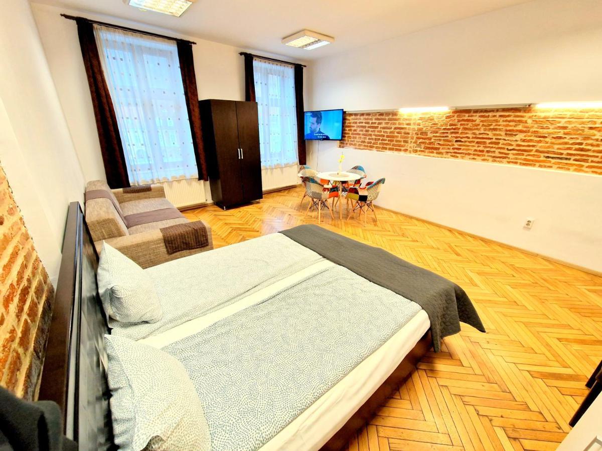 Key Apartments In Main Square Brassó Kültér fotó