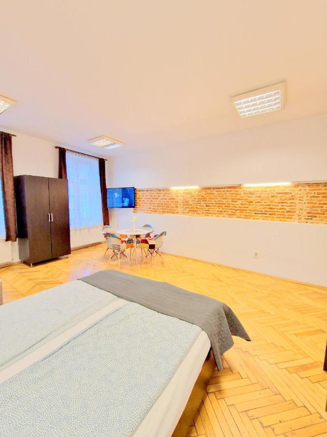 Key Apartments In Main Square Brassó Kültér fotó